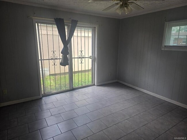 Building Photo - 4327 Lawnwood Dr