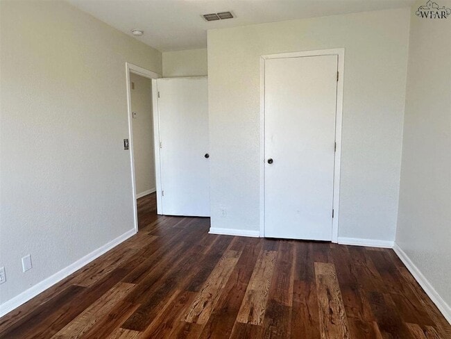 Building Photo - 3016 Stearns Ave