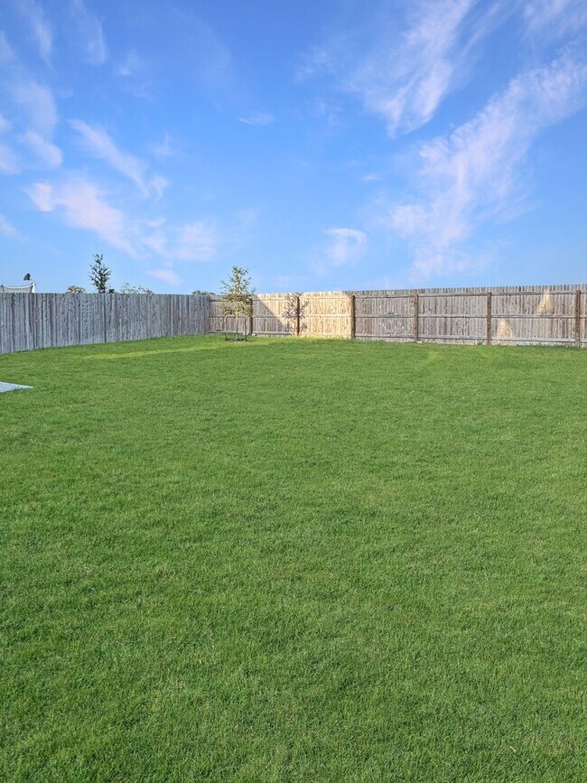 Building Photo - Contemporary Living in Seguin – Over 2,400 Sq Ft of Comfort