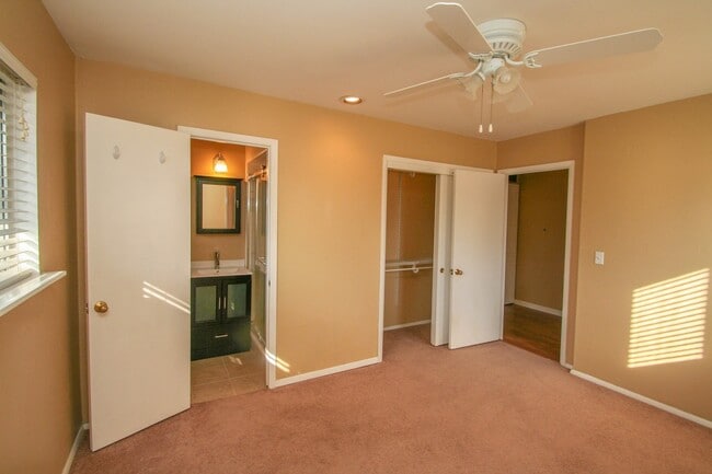 Building Photo - 2 Bed | 2 Bath in South Tulsa!