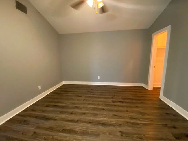 Building Photo - 3411 Lynridge Dr