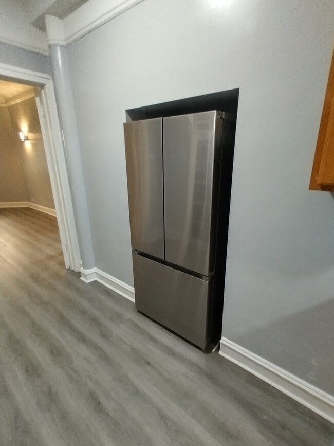 Building Photo - 1216 W Jarvis Ave