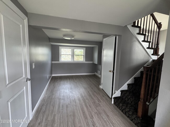 Building Photo - 416 Hooper Ave