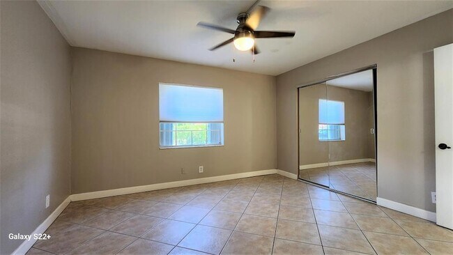 Building Photo - 555 SE 8th St