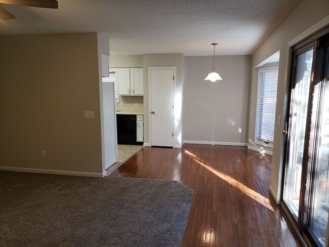 Building Photo - Great South East Location....E. Sunshine & Oak Grove Area
