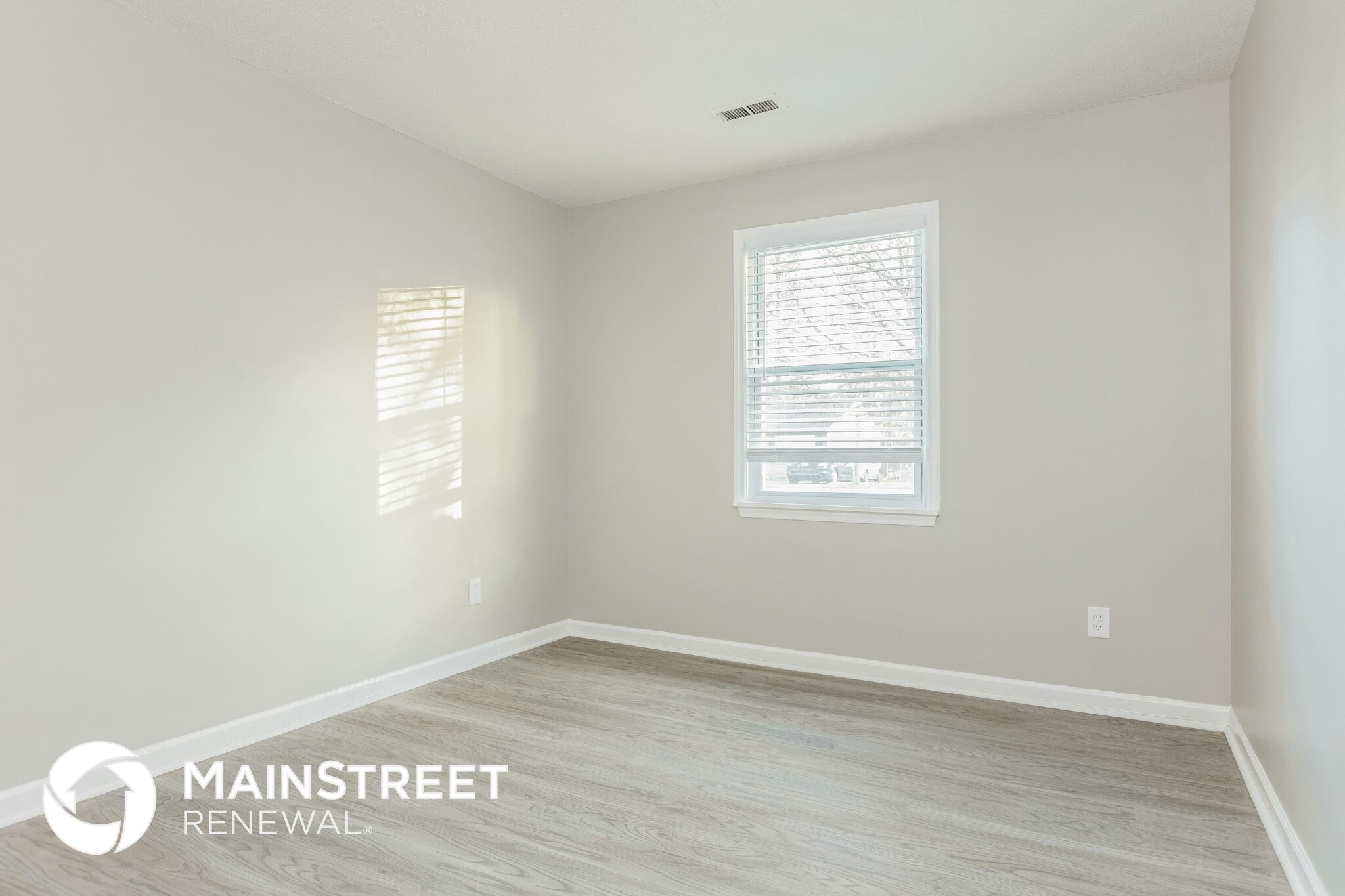 Building Photo - 405 Pineland Ave