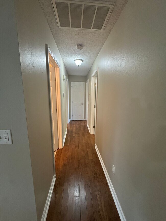 Building Photo - 509 S Whippoorwill Dr