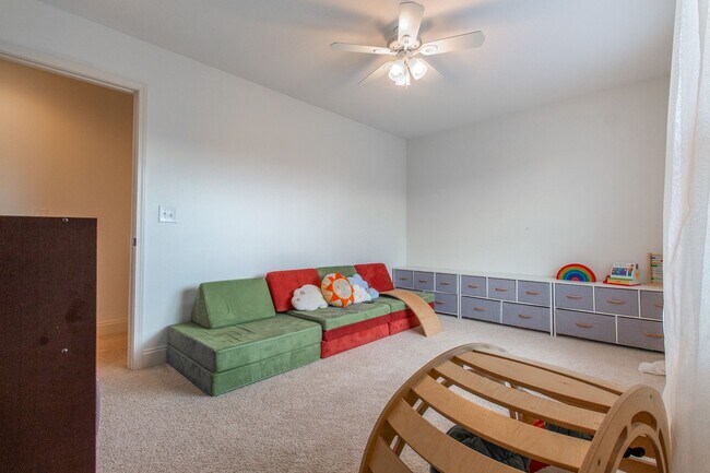 Building Photo - Beautiful 3 Bed/2.5 Bath Home with garage in Jonesborough