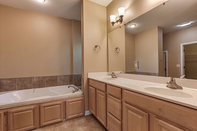 Building Photo - 111 Waynoka Ln