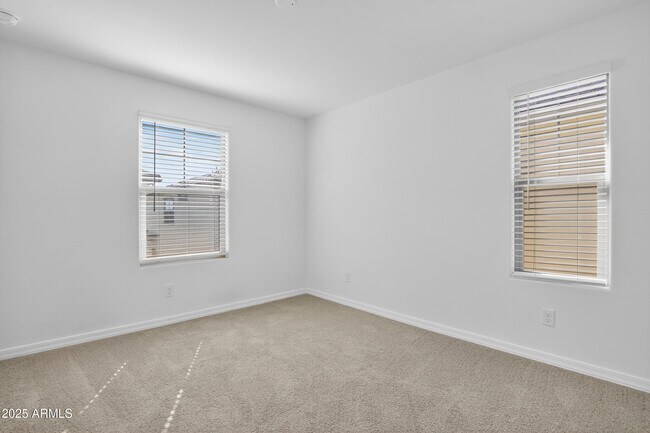Building Photo - 1218 W Sparrow Dr