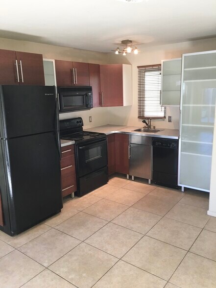 Building Photo - 501 S Calle Abronia