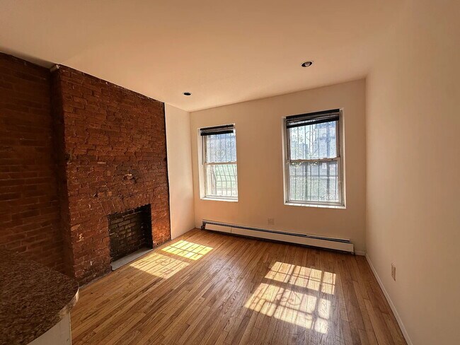 Building Photo - "Chic Urban Oasis: Cozy 1-Bedroom Apartment in Vibrant Brooklyn Locale!"