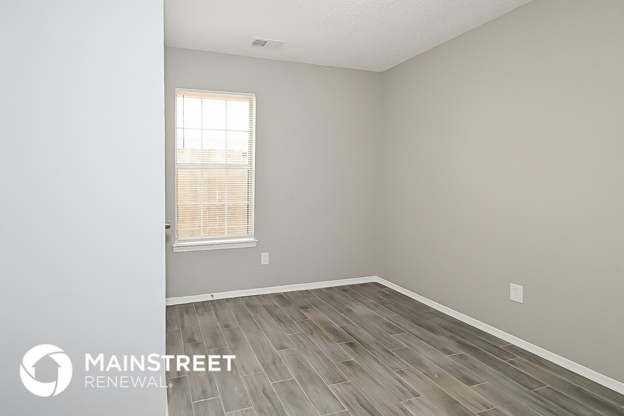 Building Photo - 4568 Summer Creek N