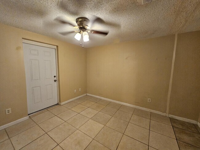 Building Photo - 6979 S Autrey Ave