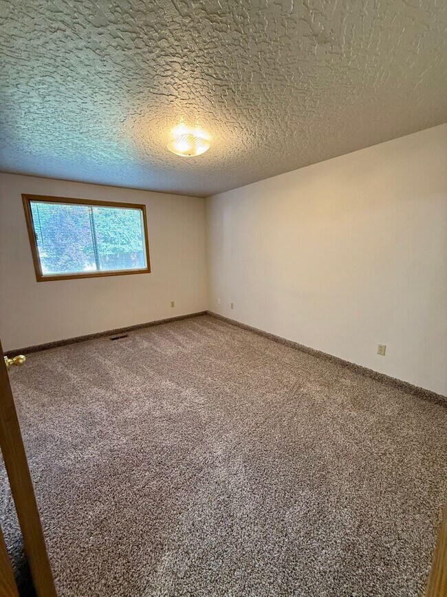 Building Photo - 3 bed 2 bath single family home in Nampa c...