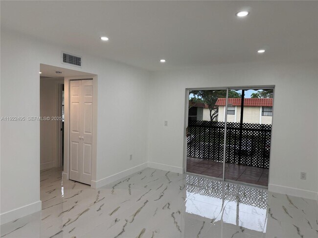 Building Photo - 9726 Hammocks Blvd