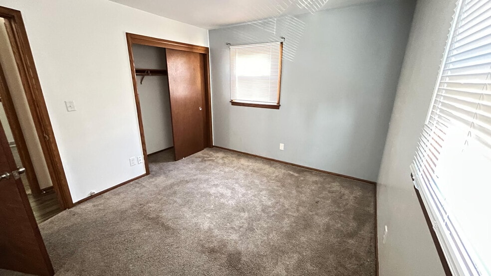 Building Photo - 4270 S 68th St