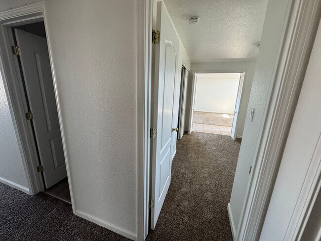 Building Photo - 4727 El Cap Ct