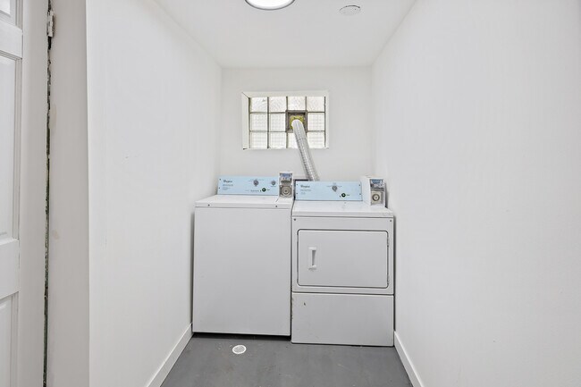 Building Photo - 4737 N Kildare Ave