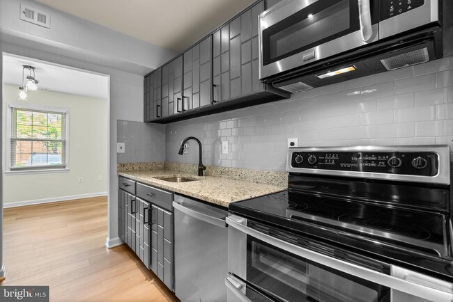 Building Photo - 16 Cornerwood Ct