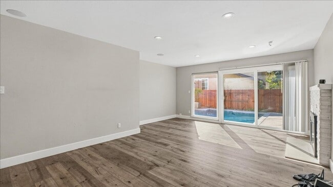 Building Photo - 1016 Woodglen Dr