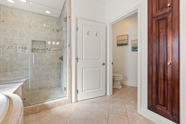 Building Photo - 1077 10th St