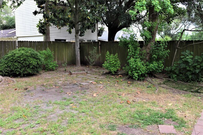 Building Photo - 7718 High Village Dr