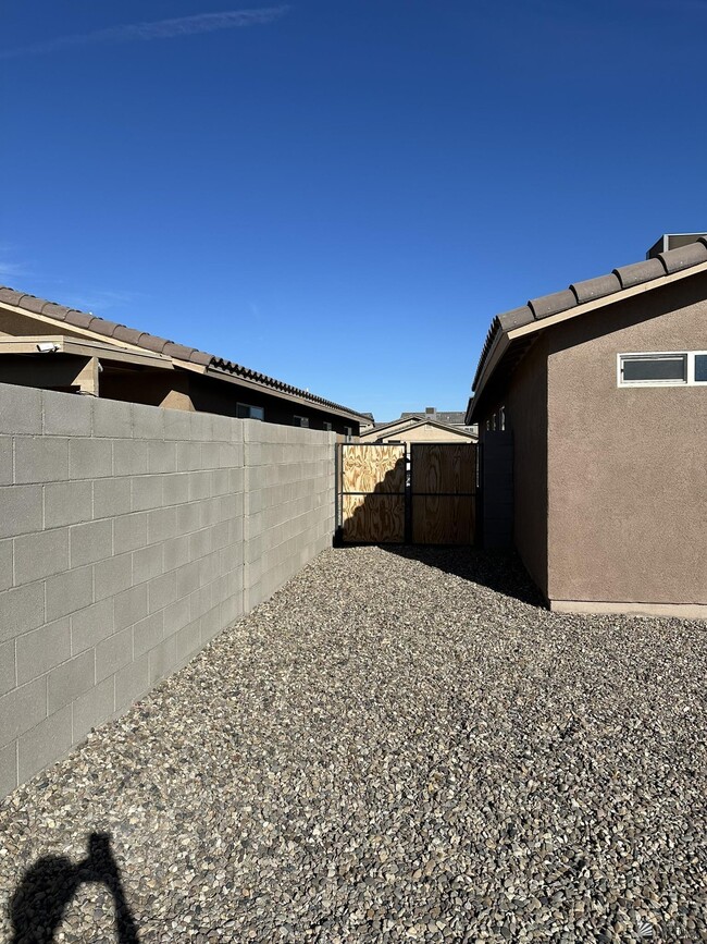 Building Photo - 7575 E 45th St