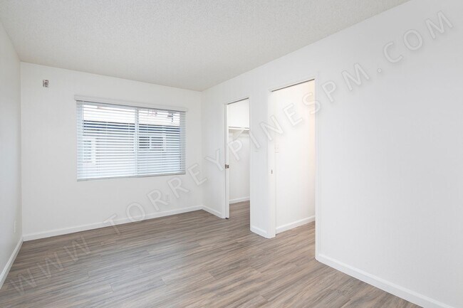 Building Photo - *OPEN HOUSE: 9/27 2-3PM* Gorgeous 2BR in H...