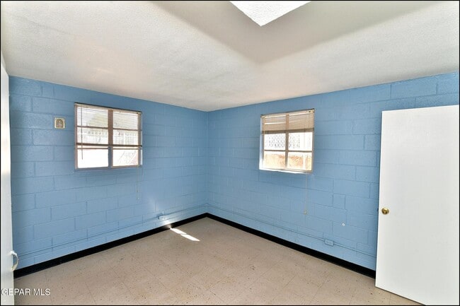 Building Photo - 8058 Gilbert Dr