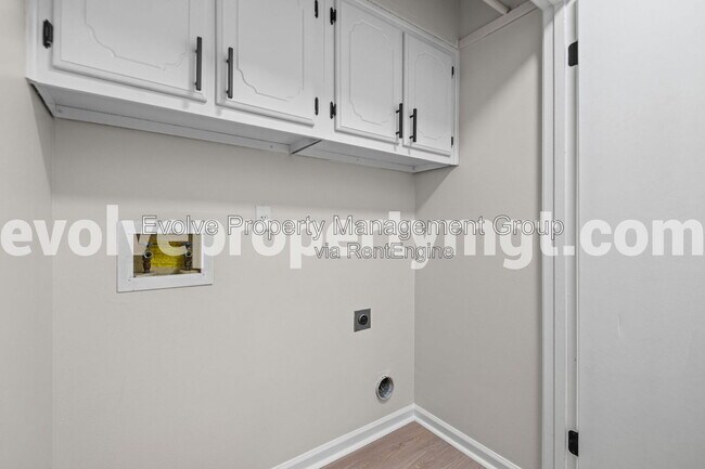 Building Photo - 2295 Belin Dr