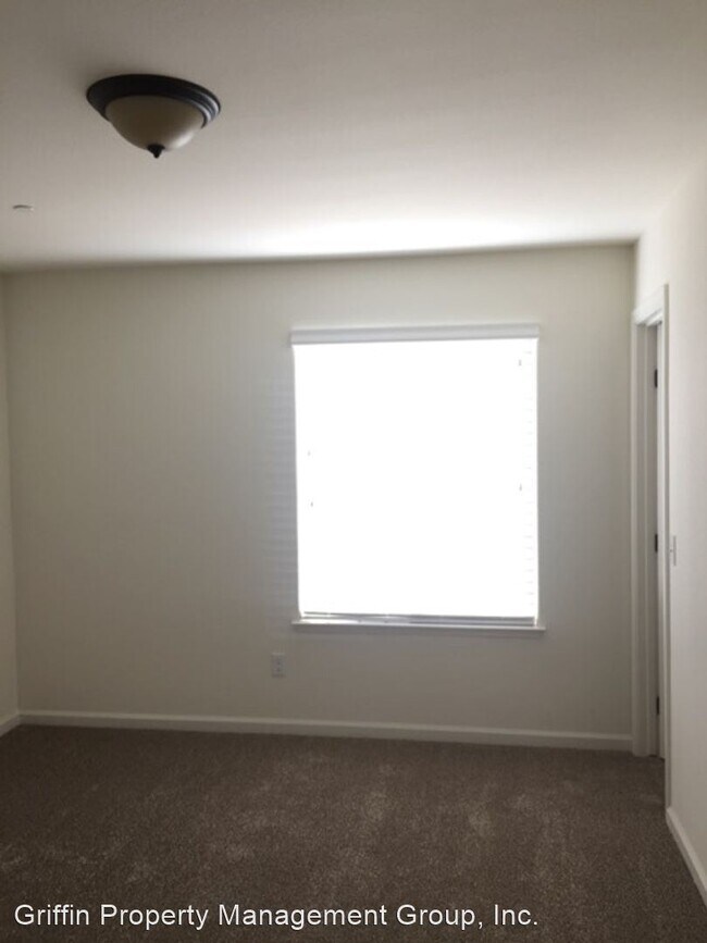 Building Photo - 3 br, 2 bath House - 1010 Vine
