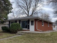 Building Photo - Brown Deer 3 bedroom ranch