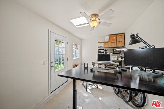 Building Photo - 2124 Hillsboro Ave