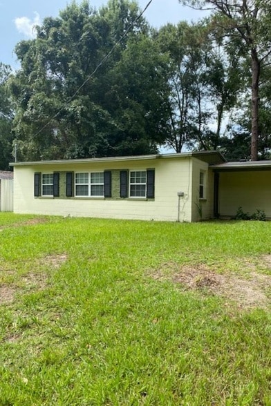 Building Photo - 926 Apache St