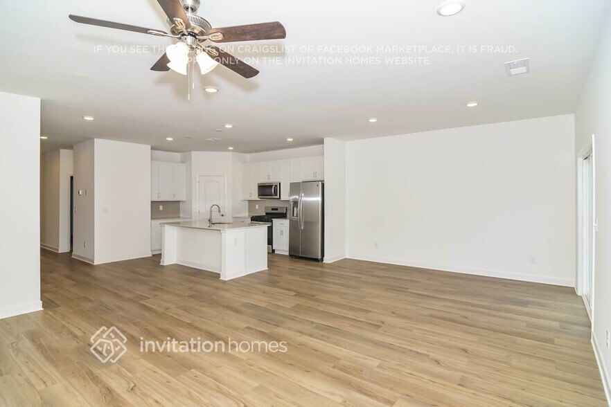 Building Photo - 253 W Millbrook Dr