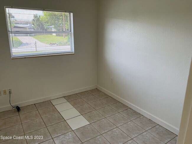 Building Photo - 2174 Shelby Dr