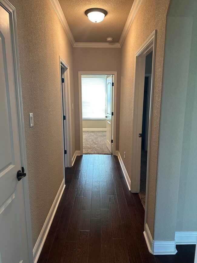 Building Photo - College Station - 4 bedrooms, 2.5 Bathroom...