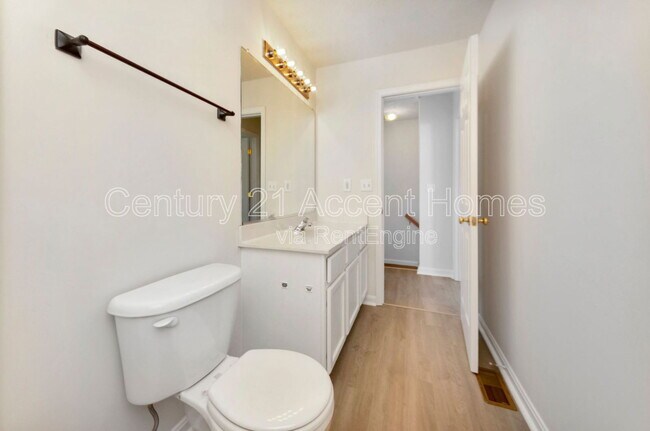 Building Photo - 9907 Warwick Pl