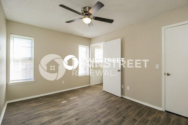 Building Photo - 4 Bedroom Pet-Friendly Home in Edmond, OK with Main Street Renewal