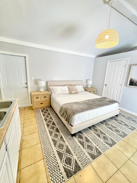 Building Photo - 852 96th Ave N