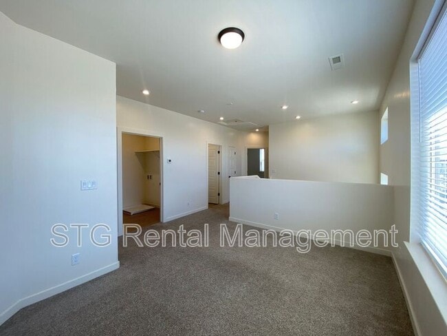 Building Photo - 767 W Scarlet Hill Dr