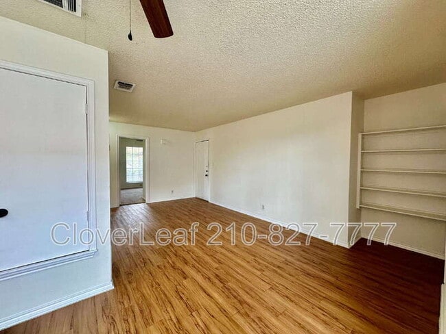 Building Photo - 10565 Starcrest Dr