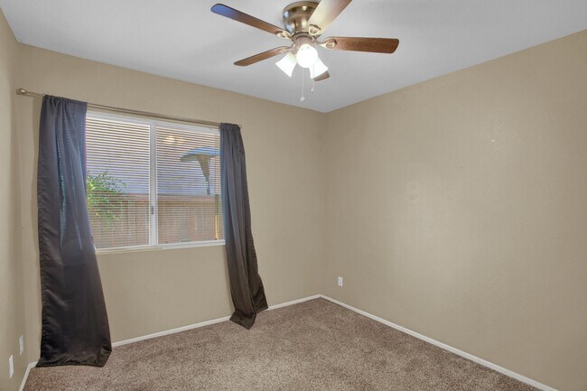 Building Photo - 40170 Tanager Cir