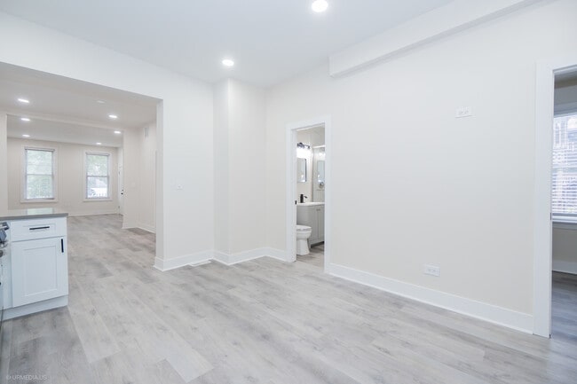 Building Photo - 2113 N Bingham St