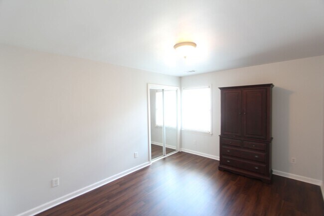 Building Photo - 4 Bedroom 2.5 Bath Lake Cyrus Beauty LOADE...