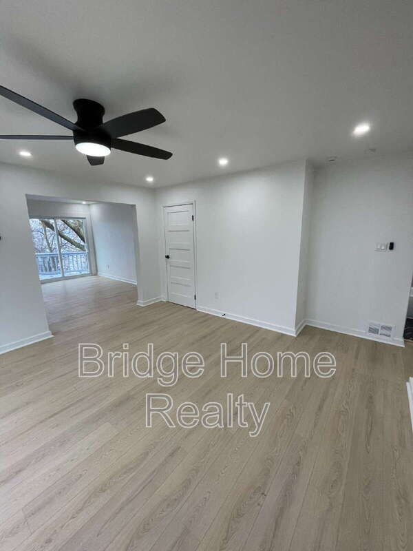 Building Photo - 107 Shoup St