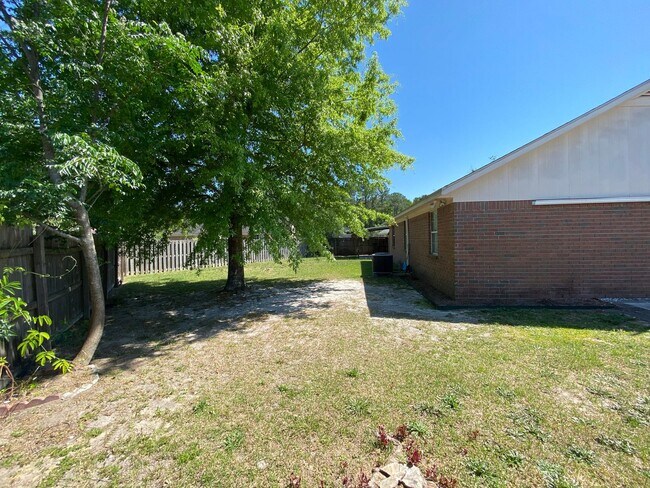Building Photo - 722 Cindy Ln