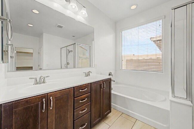 Building Photo - Glendale Home