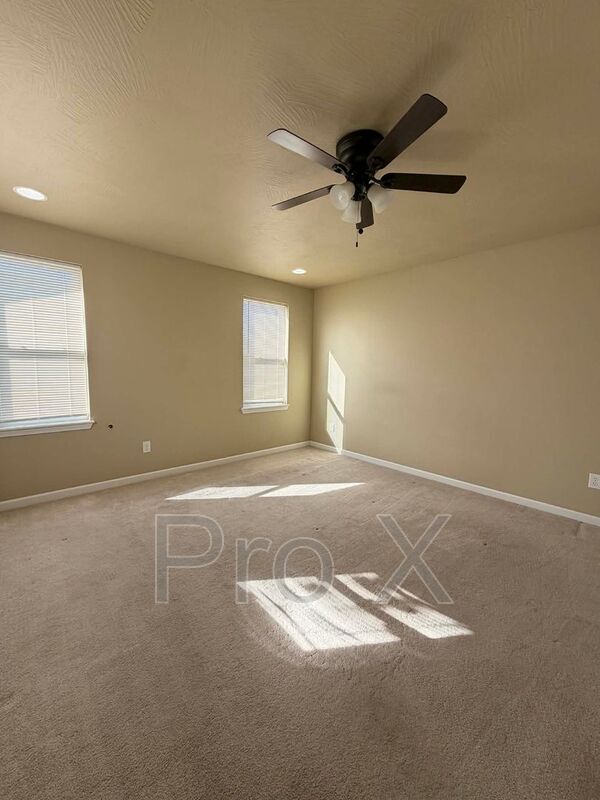 Building Photo - 2226 S Moffet Ave